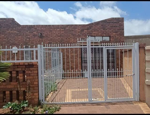 3 BEDROOM HOUSE FOR SALE IN ORLANDO EAST